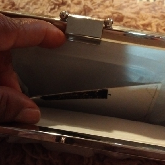 Clutch - Picture 4 of 4